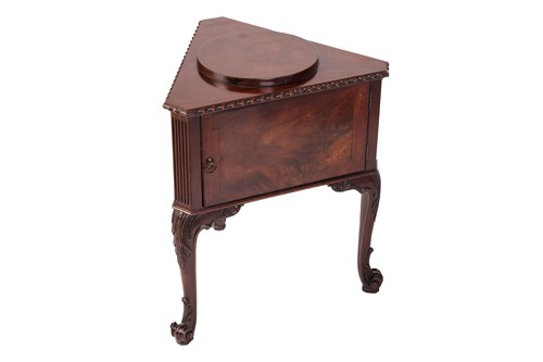Lot 103 - Attributed to William Vile & John Cobb: an...