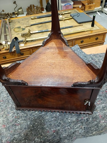 Lot 103 - Attributed to William Vile & John Cobb: an...