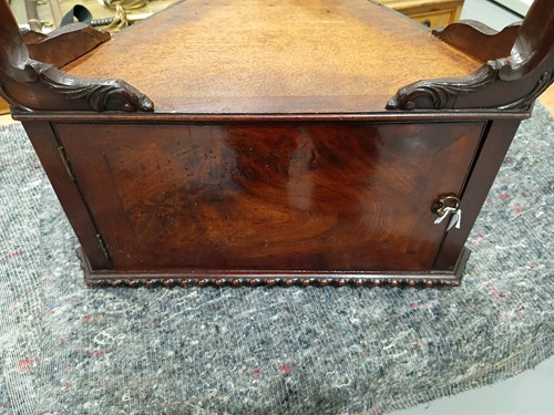 Lot 103 - Attributed to William Vile & John Cobb: an...