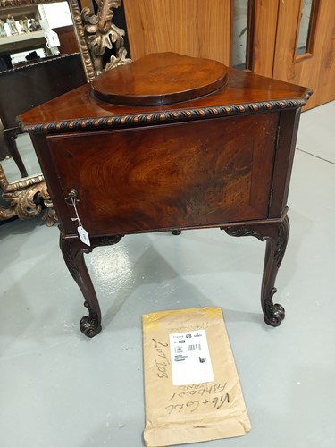 Lot 103 - Attributed to William Vile & John Cobb: an...