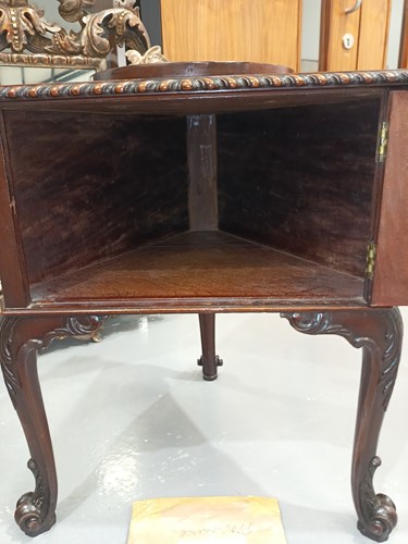 Lot 103 - Attributed to William Vile & John Cobb: an...