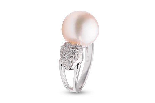 Lot 195 - A South Sea pearl and diamond cocktail ring,...