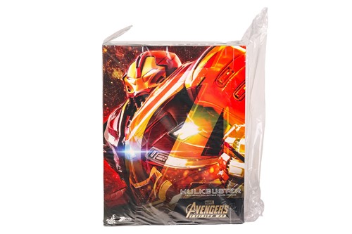 Lot 18 - A Hot Toys Avengers Infinity War 'Hulkbuster'...