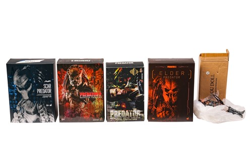 Lot 77 - A collection of Alien vs Predator collectibles,...