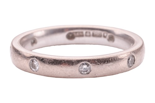 Lot 17 - An 18ct white gold diamond-set band ring,...