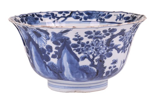 Lot 43 - A Chinese blue and white porcelain circular...