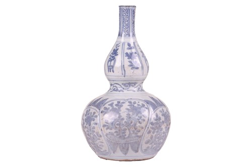 Lot 61 - A Chinese blue and white porcelain double...