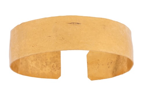 Lot 76 - A planished open cuff bangle, in unmarked...