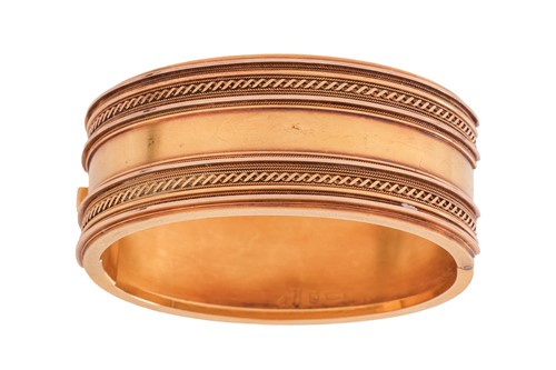 Lot 214 - A Victorian hinged bangle in 15ct yellow gold,...