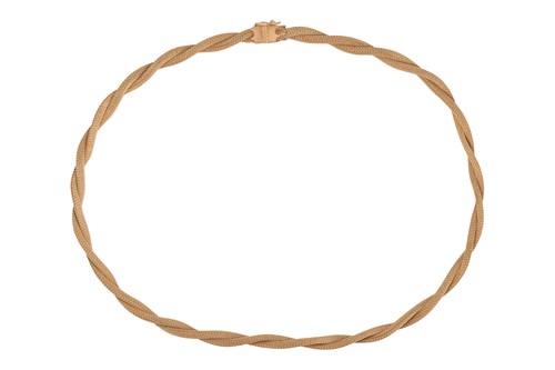 Lot 54 - A twisted mesh necklace, leading to a push bar...