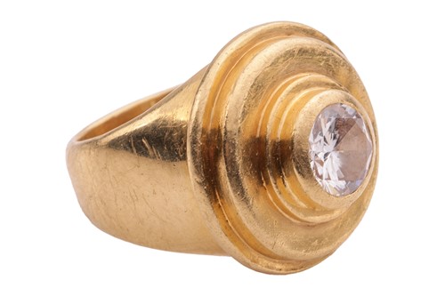 Lot 236 - A modernist diamond ring, featuring a central...