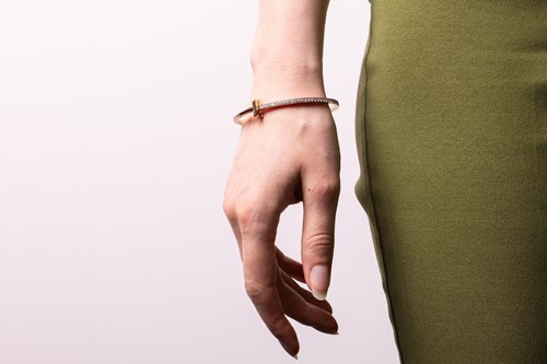 Lot 56 - A diamond-set hinged bangle, in the style of...