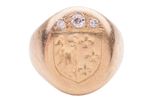Lot 166 - A diamond-set signet ring in 14ct yellow gold,...
