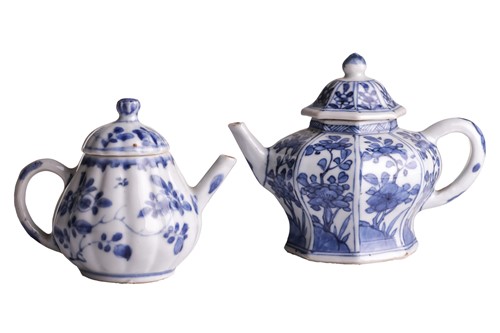 Lot 69 - A Chinese Kangxi blue and white porcelain...