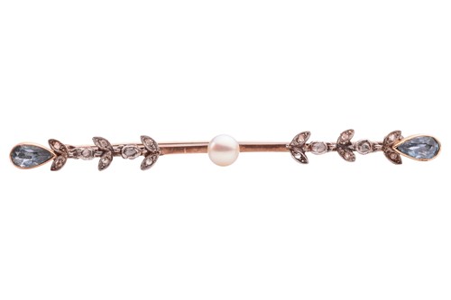 Lot 14 - A gem-set bar brooch of foliate design,...