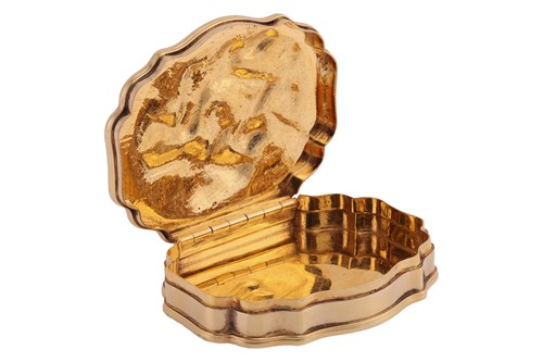 Lot 277 - A Victorian silver gilt snuff box, by James...
