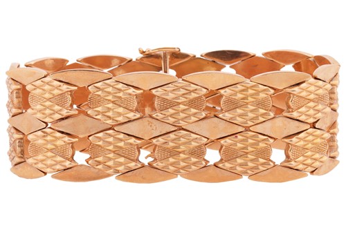 Lot 198 - A textured link bracelet, comprised of...