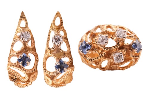 Lot 113 - A sapphire and diamond ring and earring suite,...