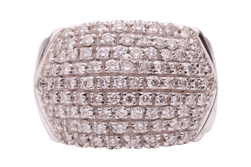 Lot 200 - A diamond cluster ring, comprising an...