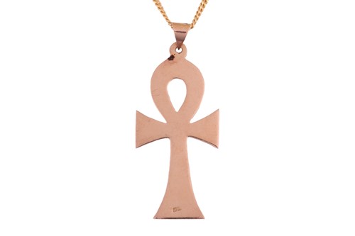 Lot 204 - An Egyptian ankh pendant on chain; the pendant...