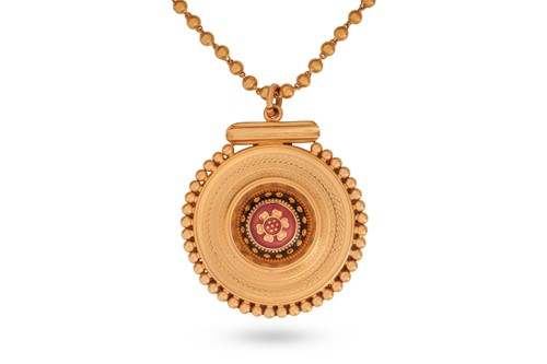 Lot 39 - An enamel disc pendant on chain, the roundel...