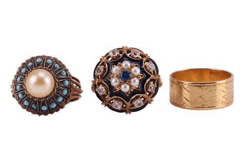 Lot 26 - A group of three rings; comprising a dress...
