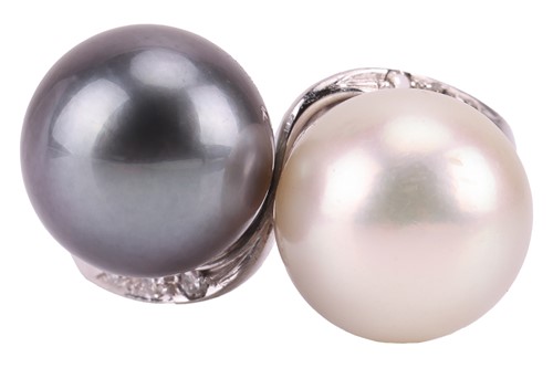 Lot 118 - A double pearl crossover ring, featuring a...