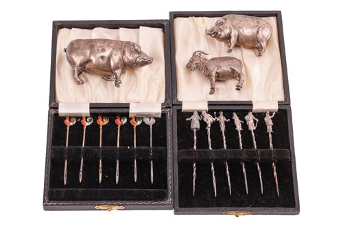 Lot 336 - An Edwardian silver pin cushion in the form of...
