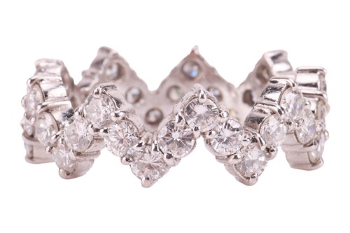 Lot 34 - A diamond eternity ring of zig zag design,...
