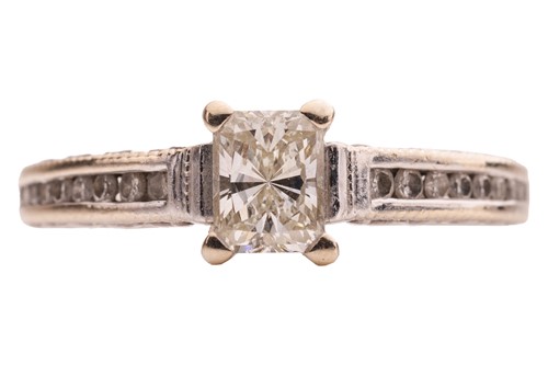 Lot 57 - A diamond dress ring in 18ct white gold,...