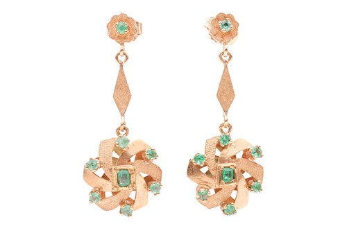 Lot 85 - A pair of emerald-set drop earrings, of whorl...