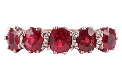 Lot 33 - A five-stone ring, set with five graduating...