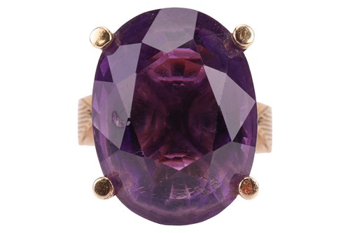 Lot 41 - An amethyst cocktail ring in 9ct yellow gold,...