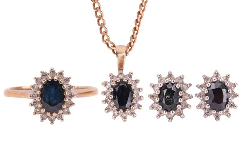Lot 29 - A sapphire and diamond pendant, earrings and...
