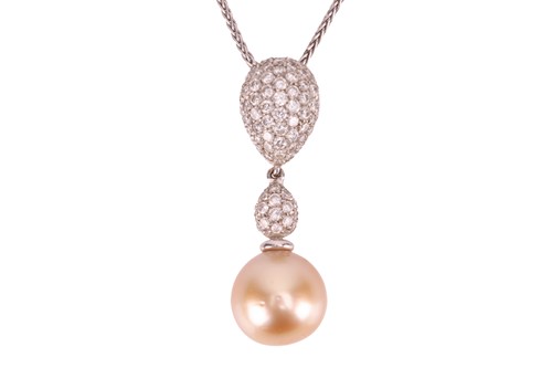 Lot 119 - A South Sea cultured pearl and diamond drop...