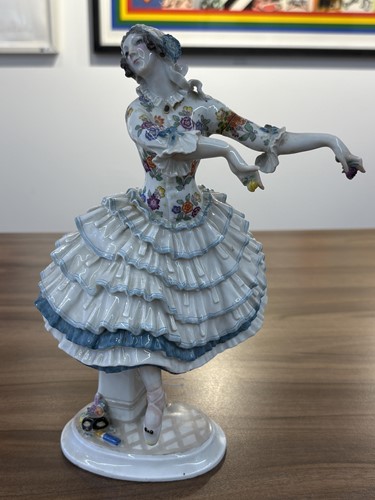 Lot 16 - Meissen: Chiarina from the Ballets Russes in...
