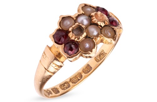 Lot 176 - A Victorian double flowerhead ring in 18ct...