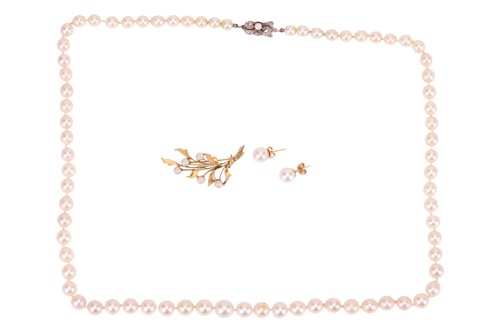 Lot 123 - A cultured pearl necklace, a pair of earrings...