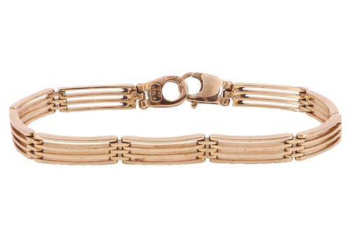 Lot 181 - A gate link bracelet in 9ct gold, comprising a...