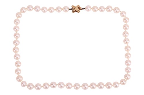 Lot 115 - A single strand cultured pearl necklace,...