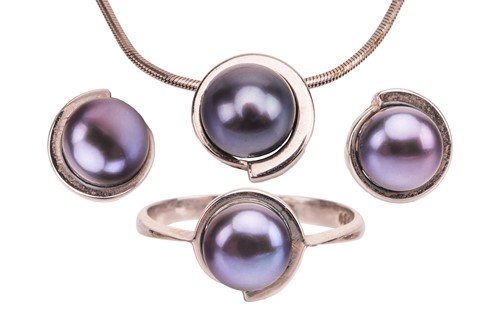 Lot 111 - A cultured freshwater pearl suite, comprising...