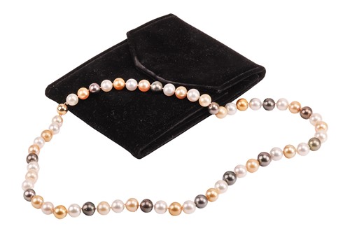 Lot 36 - A cultured South Sea pearl necklace,...