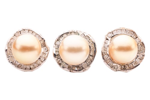 Lot 216 - A cultured golden South Sea pearl and diamond...