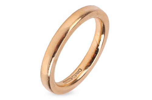 Lot 322 - A wedding band in 18ct yellow gold, comprising...