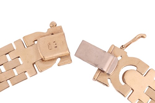 Lot 109 - A two-toned brick link necklace in 9ct gold,...