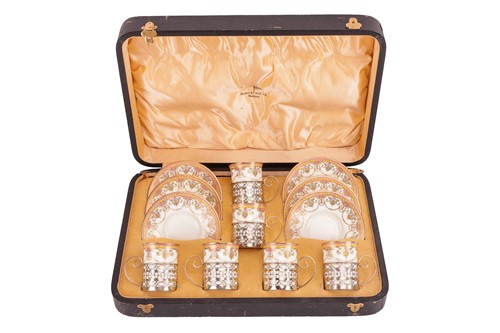 Lot 123 - A cased and silver-mounted Wedgwood porcelain...
