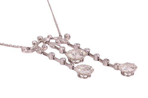 Lot 107 - A Belle Époque diamond negligee necklace, the...