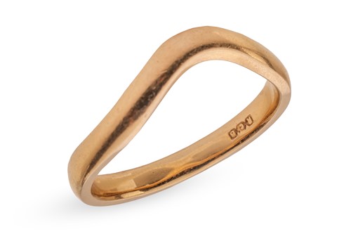 Lot 16 - An 18ct gold wedding band of wishbone form,...