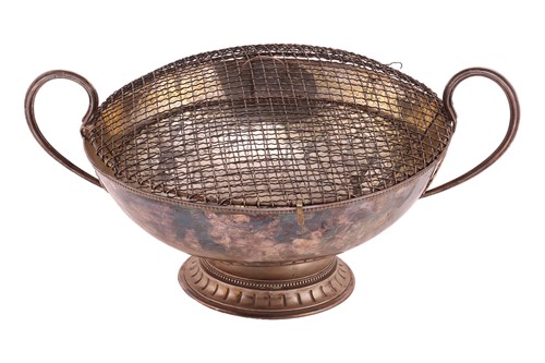 Lot 438 - An Edwardian silver rose bowl, by Duchess of...