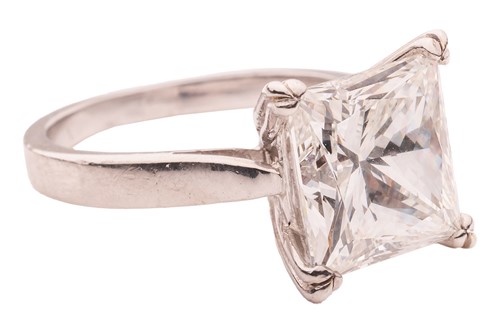 Lot 244 - A princess-cut diamond solitaire ring,...